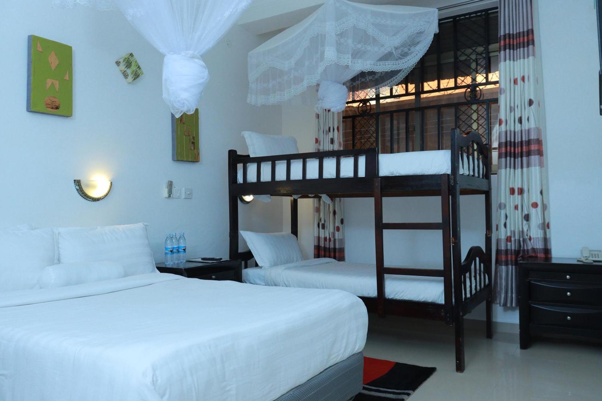Mowicribs Hotel And Spa Entebbe Exterior foto