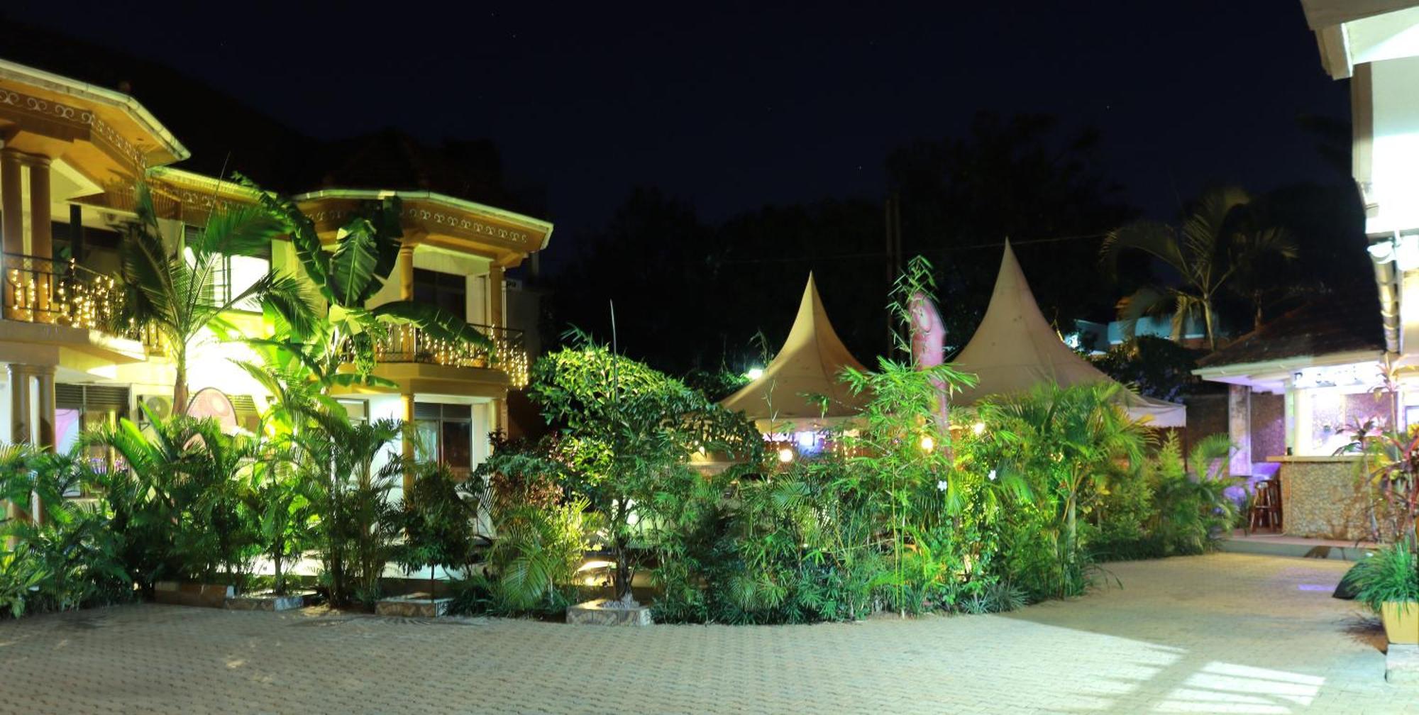Mowicribs Hotel And Spa Entebbe Exterior foto