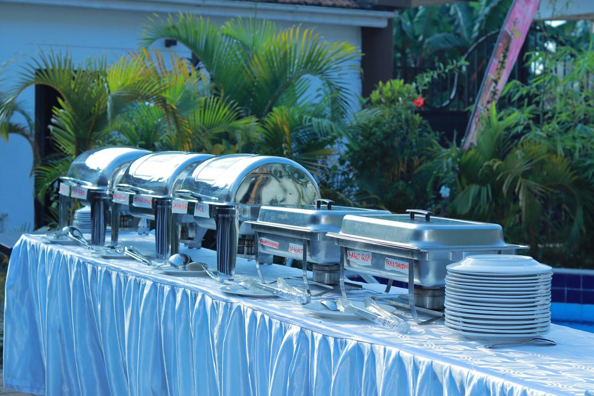 Mowicribs Hotel And Spa Entebbe Exterior foto