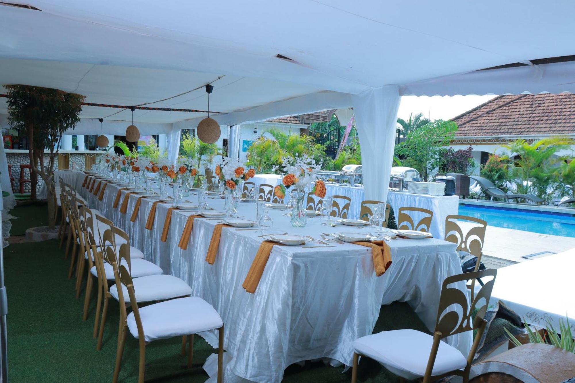 Mowicribs Hotel And Spa Entebbe Exterior foto
